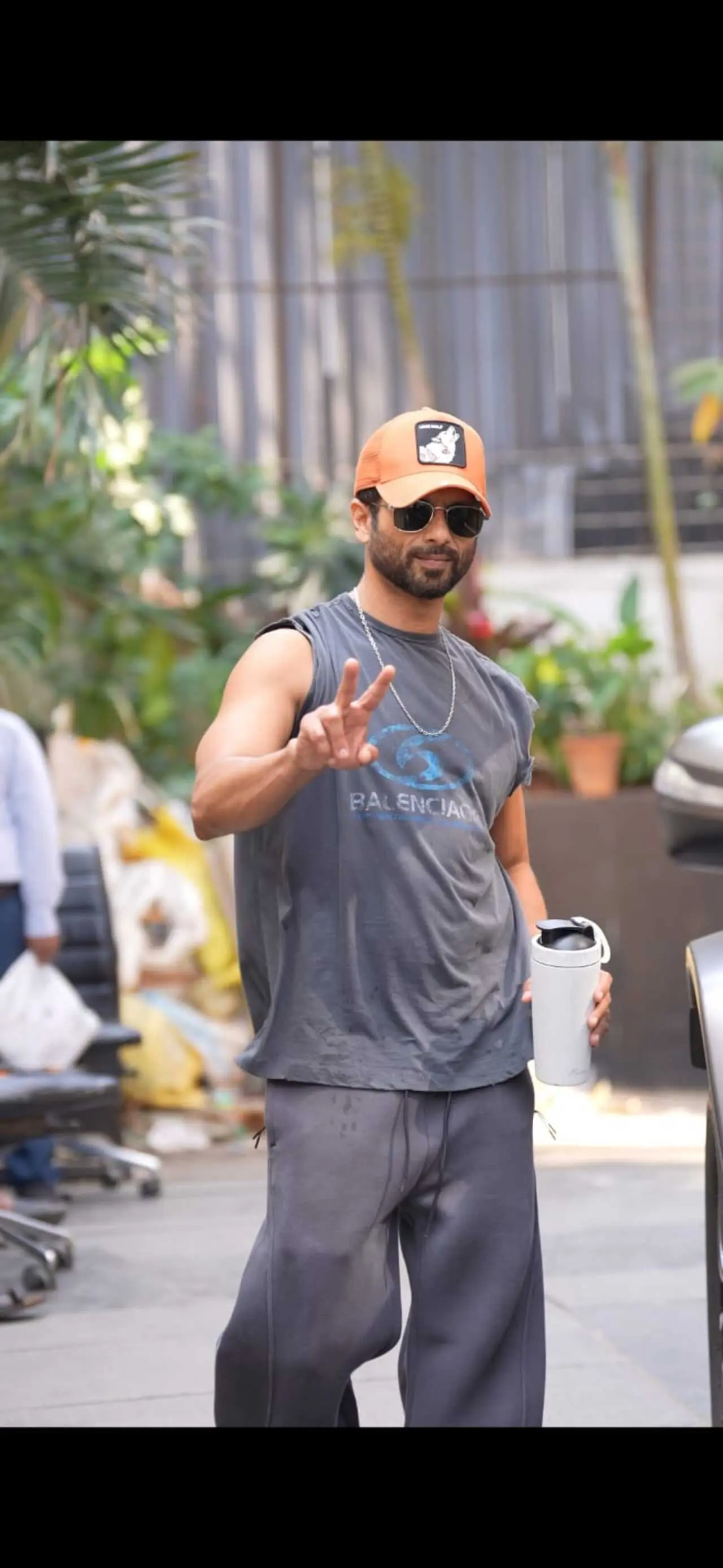 Shahid Kapoor was spotted post workout in loose pants paired with a grey T-shirt. He served effortless athleisure vibes while stepping out fresh from his fitness session.